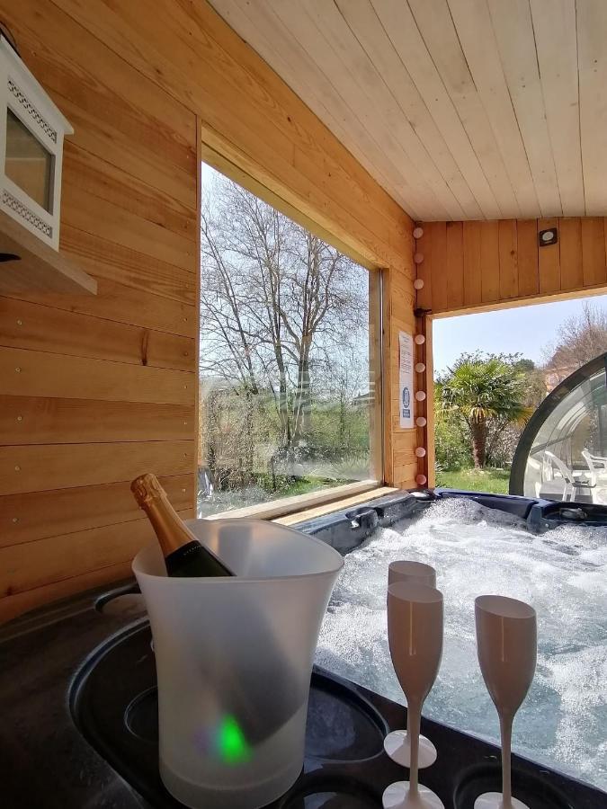 Chambre Avec Jacuzzi Privatif "Le Pecher" Saillans  Exterior foto